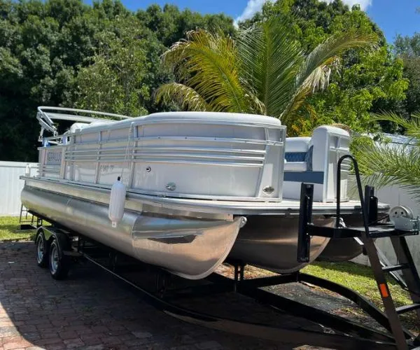 Pontoon Boats Centra Florida