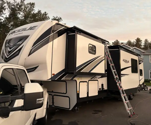 rv-roof-cleaning-and-seal-protection-service